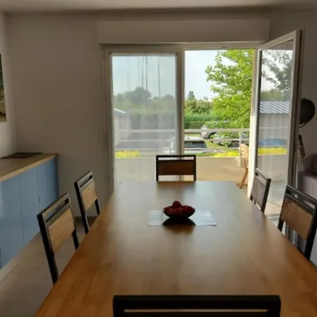 شقة Design Apt With Balcony Near The كابورغ
